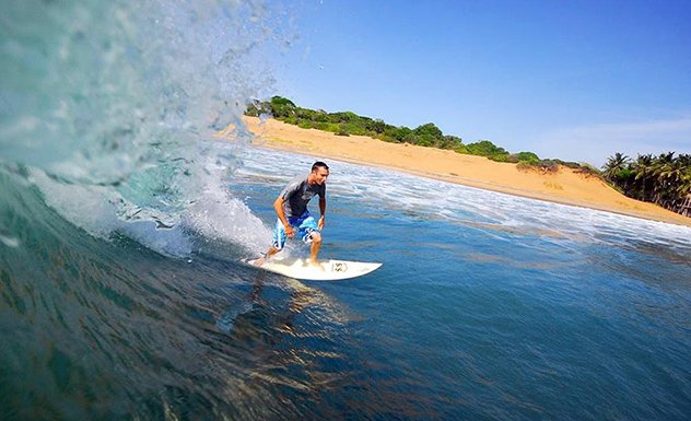 Surfs-up-in-Arugam-Bay-slider-1